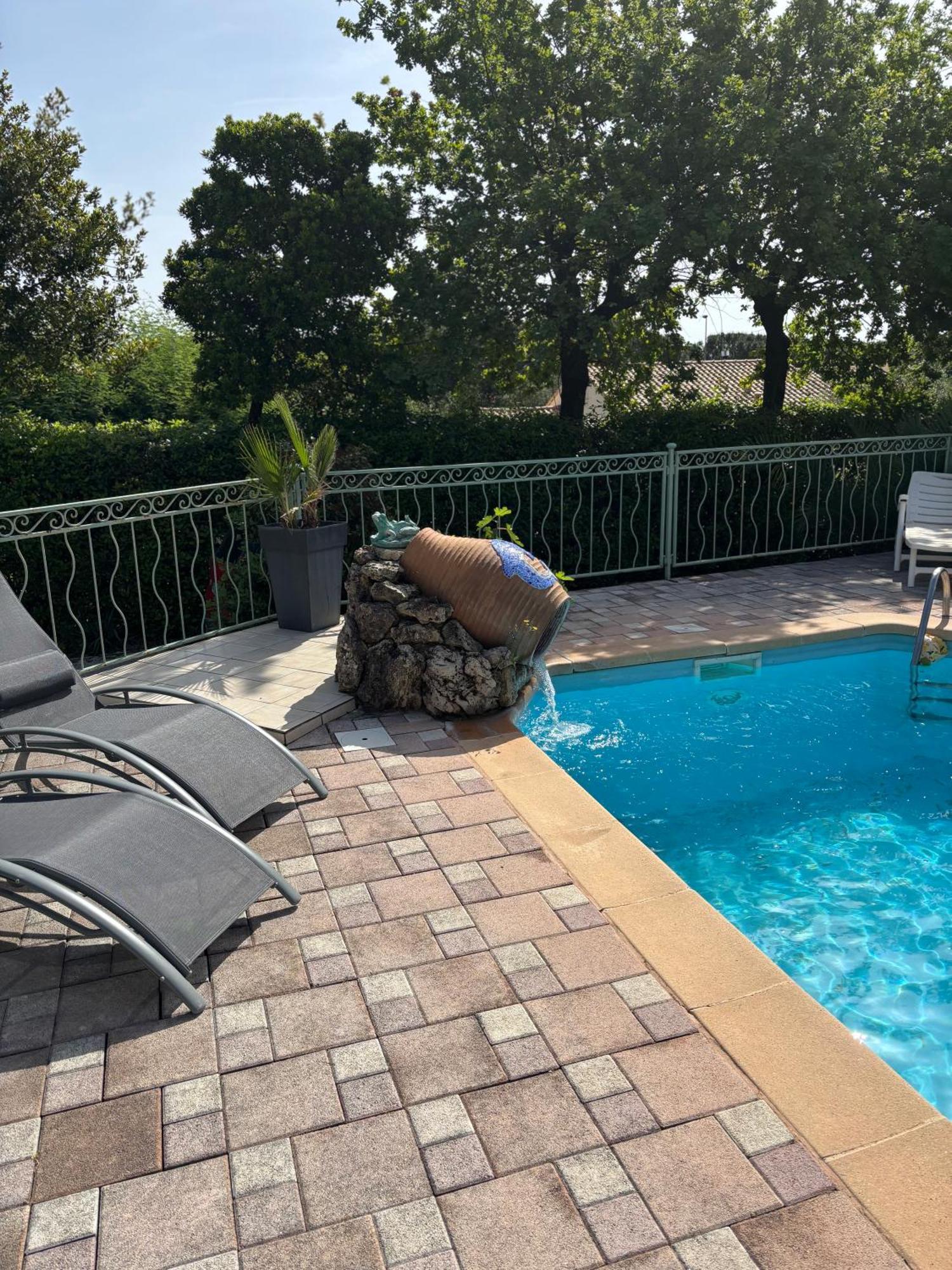 La Cigaliere 1 Charmant T1 Bis Avec Terrasse Dans Villa Sollies-Ville Exterior photo